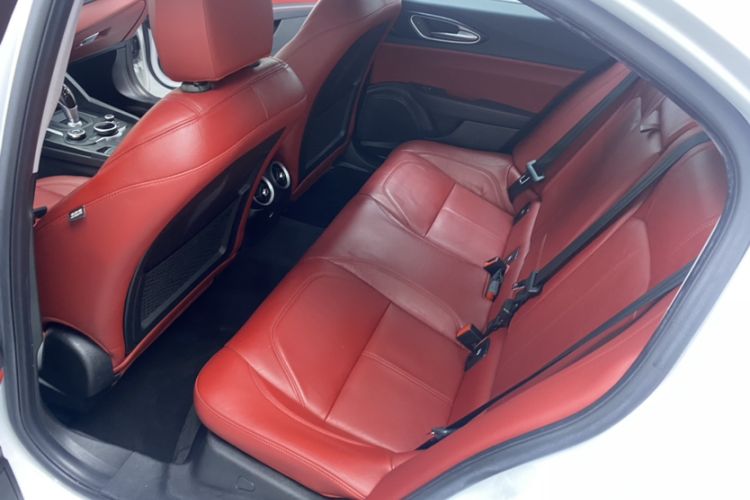 Used Alfa Romeo Giulia 2017 2.0T 280HP Luxury Edition Interior 3