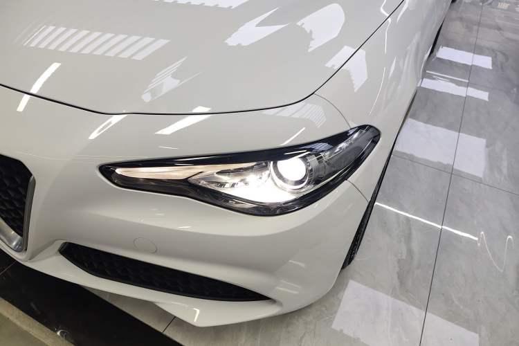 Used Alfa Romeo Giulia 2017 2.0T 200HP Luxury Edition Left Front Headlight