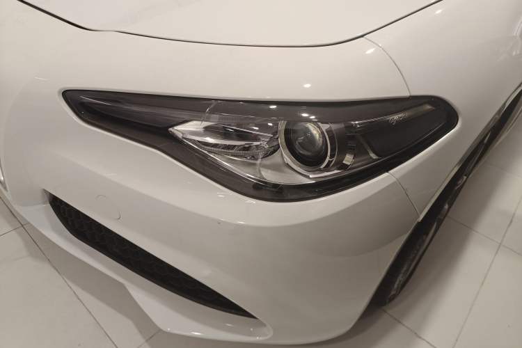 Used Alfa Romeo Giulia 2017 2.0T 280HP Luxury Edition Left Front Headlight