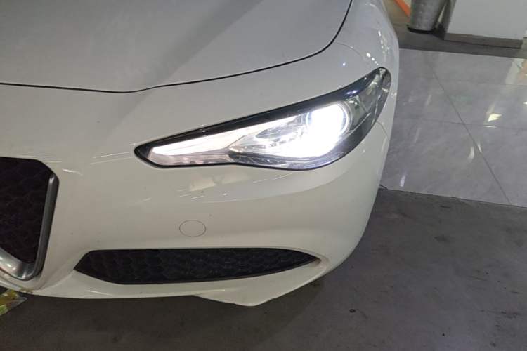 Used Alfa Romeo Giulia 2017 2.0T 200HP Luxury Edition Left Front Headlight