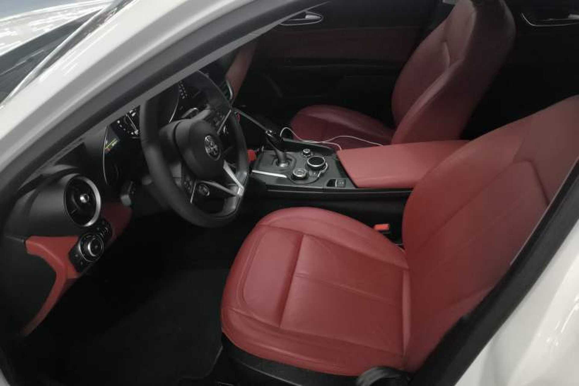 Used Alfa Romeo Giulia 2017 2.0T 200HP Luxury Edition Left Front Seat