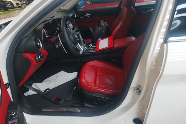 Used Alfa Romeo Giulia 2017 2.0T 280HP Luxury Edition Left Front Seat