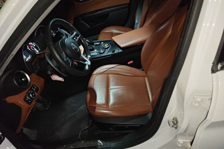Used Alfa Romeo Giulia 2017 2.0T 280HP Luxury Edition Left Front Seat
