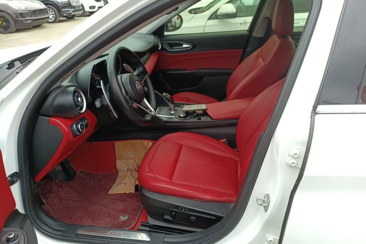 Used Alfa Romeo Giulia 2017 2.0T 280HP Luxury Edition Left Front Seat