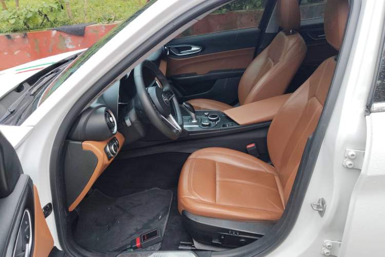 Used Alfa Romeo Giulia 2017 2.0T 200HP Luxury Edition Left Front Seat