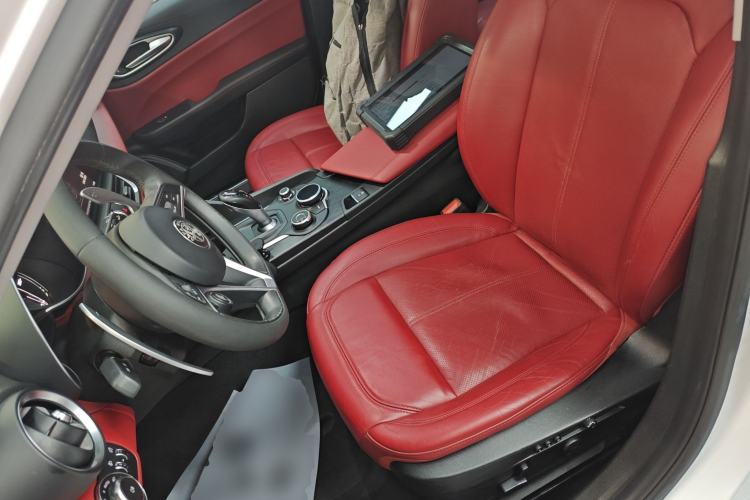 Used Alfa Romeo Giulia 2017 2.0T 280HP Luxury Edition Left Front Seat