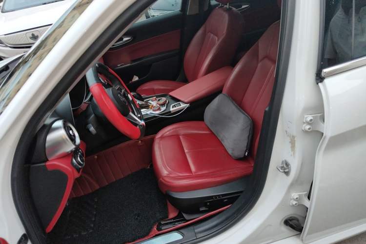 Used Alfa Romeo Giulia 2017 2.0T 200HP Luxury Edition Left Front Seat