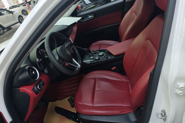 Used Alfa Romeo Giulia 2017 2.0T 200HP Luxury Edition Left Front Seat