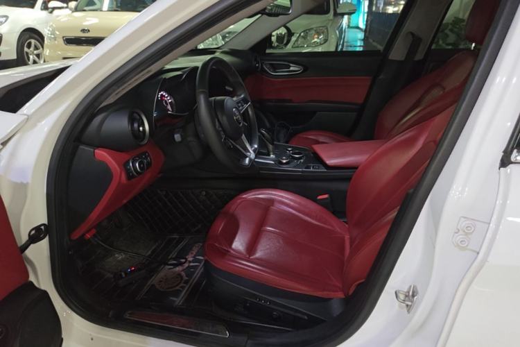 Used Alfa Romeo Giulia 2017 2.0T 200HP Luxury Edition Left Front Seat