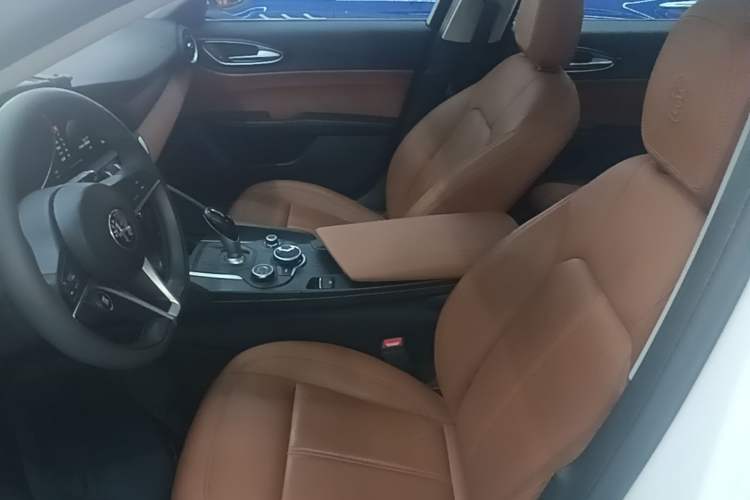Used Alfa Romeo Giulia 2017 2.0T 200HP Luxury Edition Left Front Seat