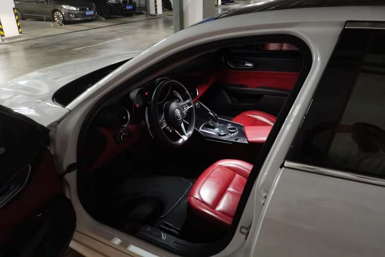 Used Alfa Romeo Giulia 2017 2.0T 280HP Luxury Edition Left Front Seat