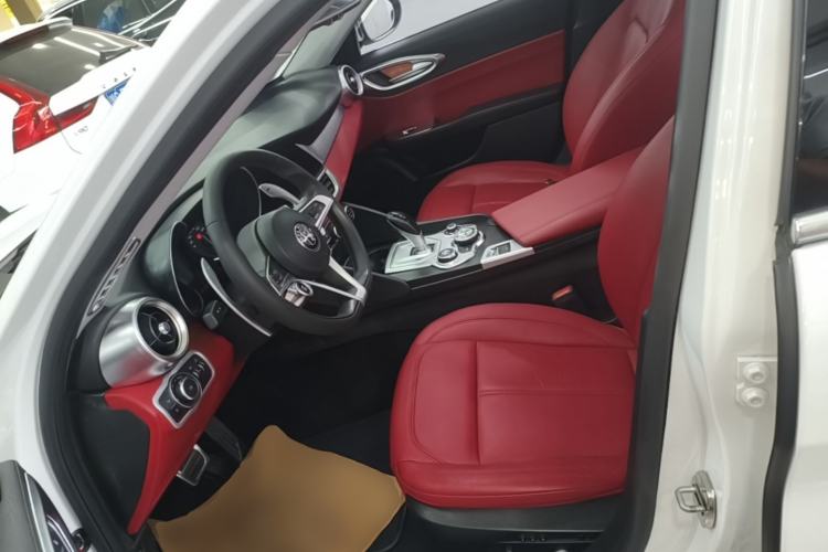Used Alfa Romeo Giulia 2017 2.0T 280HP Luxury Edition Left Front Seat