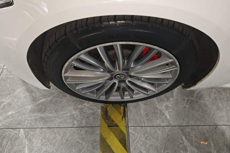 Used Alfa Romeo Giulia 2017 2.0T 280HP Luxury Edition Left Front Wheel Hub
