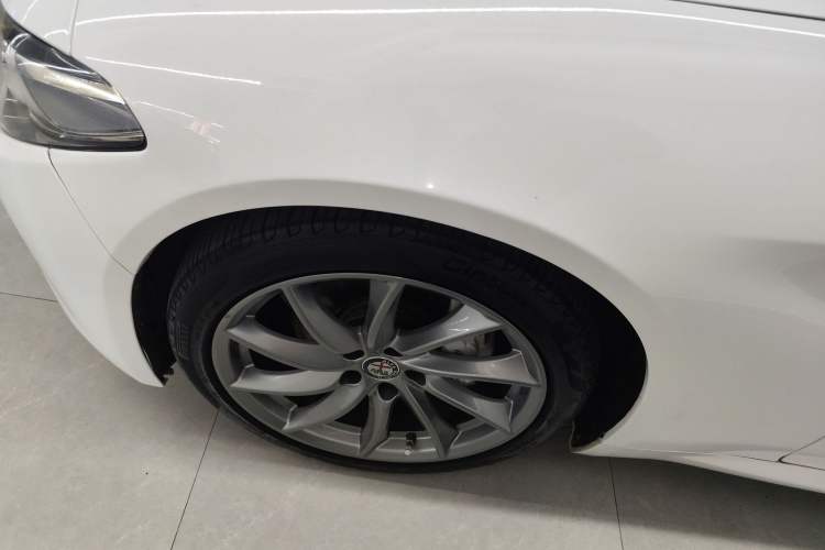 Used Alfa Romeo Giulia 2017 2.0T 200HP Luxury Edition Left Front Wheel Hub