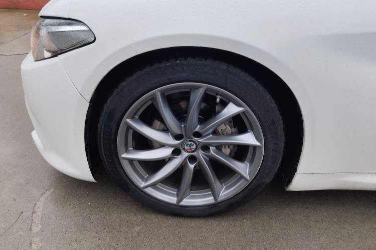 Used Alfa Romeo Giulia 2017 2.0T 200HP Luxury Edition Left Front Wheel Hub