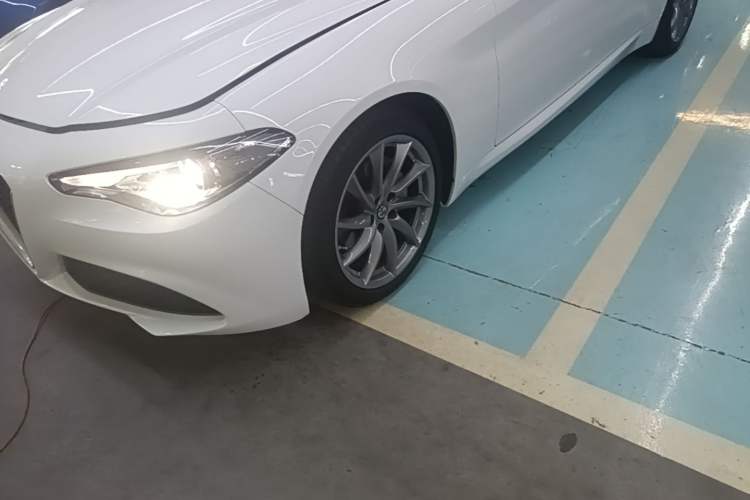 Used Alfa Romeo Giulia 2017 2.0T 200HP Luxury Edition Left Front Wheel Hub