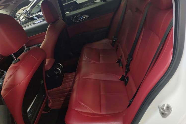 Used Alfa Romeo Giulia 2017 2.0T 200HP Luxury Edition Left Rear Seat
