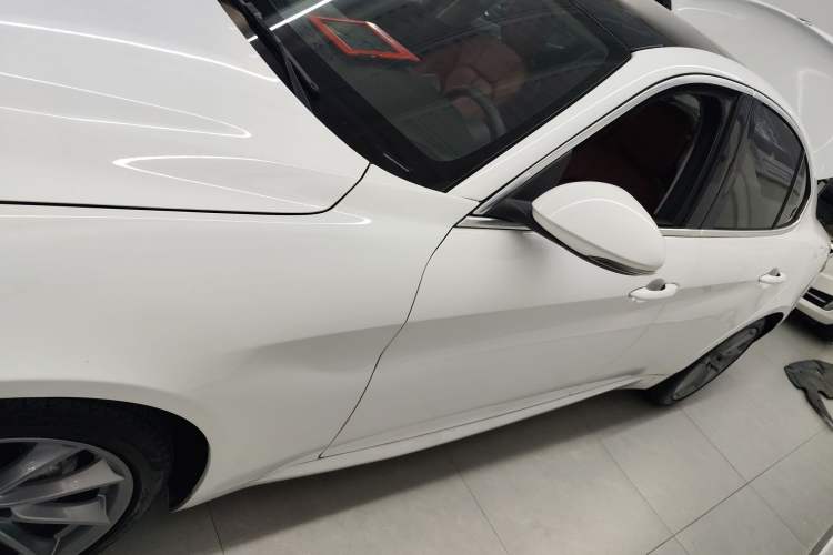 Used Alfa Romeo Giulia 2017 2.0T 200HP Luxury Edition Left Side