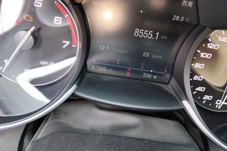 Used Alfa Romeo Giulia 2017 2.0T 280HP Luxury Edition Odometer Close Up