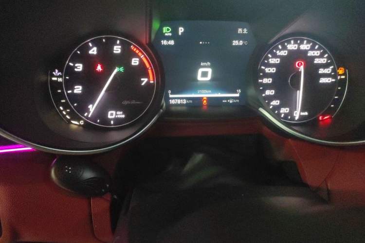 Used Alfa Romeo Giulia 2017 2.0T 200HP Luxury Edition Odometer Close Up