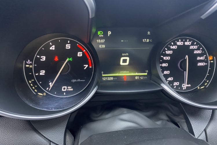 Used Alfa Romeo Giulia 2017 2.0T 280HP Luxury Edition Odometer Close Up