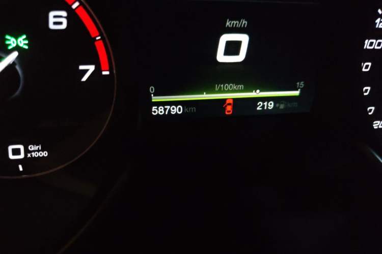 Used Alfa Romeo Giulia 2017 2.0T 280HP Luxury Edition Odometer Close Up