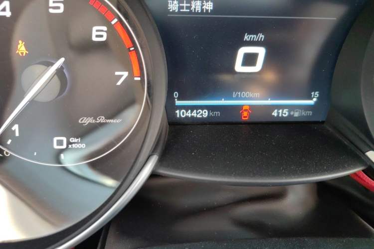 Used Alfa Romeo Giulia 2017 2.0T 200HP Luxury Edition Odometer Close Up