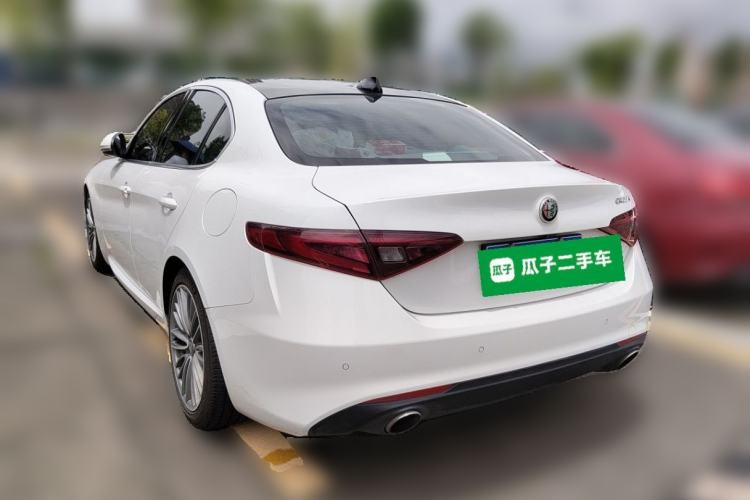 Used Alfa Romeo Giulia 2017 2.0T 280HP Luxury Edition Rear Left 45 Deg