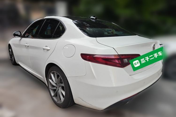 Used Alfa Romeo Giulia 2017 2.0T 200HP Luxury Edition Rear Left 45 Deg