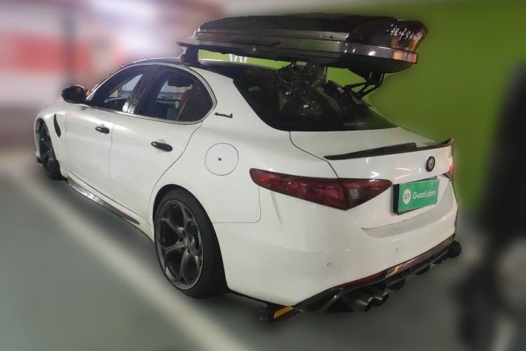 Used Alfa Romeo Giulia 2017 2.0T 200HP Luxury Edition Rear Left 45 Deg