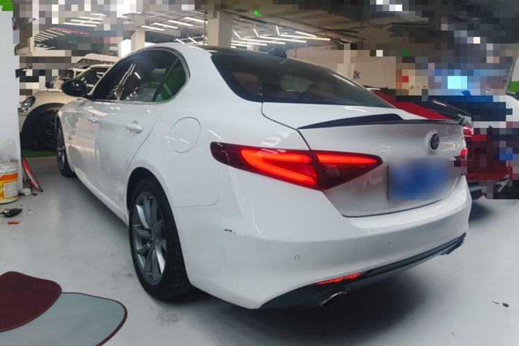 Used Alfa Romeo Giulia 2017 2.0T 280HP Luxury Edition Rear Left 45 Deg