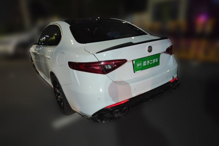 Used Alfa Romeo Giulia 2017 2.0T 280HP Luxury Edition Rear Left 45 Deg