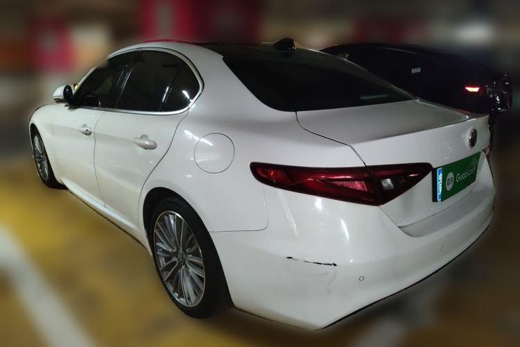 Used Alfa Romeo Giulia 2017 2.0T 280HP Luxury Edition Rear Left 45 Deg