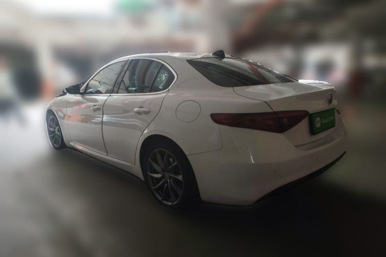Used Alfa Romeo Giulia 2017 2.0T 200HP Luxury Edition Rear Left 45 Deg