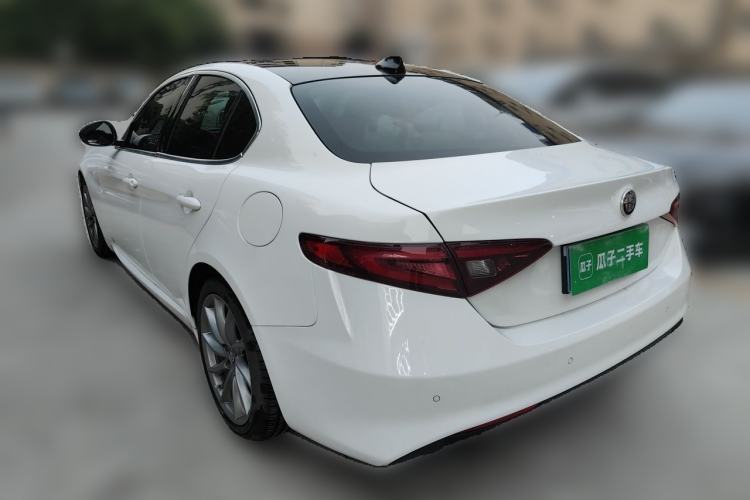 Used Alfa Romeo Giulia 2017 2.0T 200HP Luxury Edition Rear Left 45 Deg
