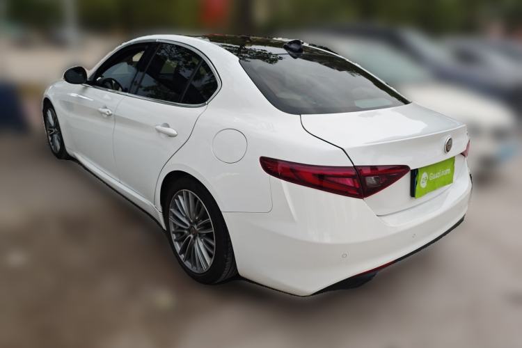 Used Alfa Romeo Giulia 2017 2.0T 280HP Luxury Edition Rear Left 45 Deg