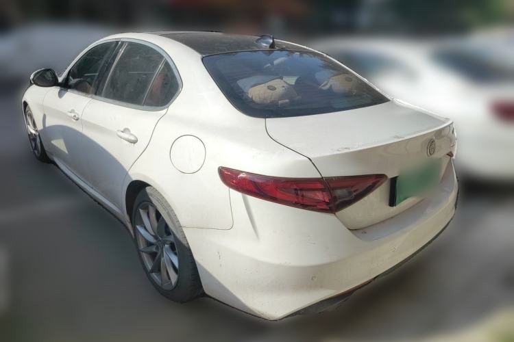 Used Alfa Romeo Giulia 2017 2.0T 200HP Luxury Edition Rear Left 45 Deg