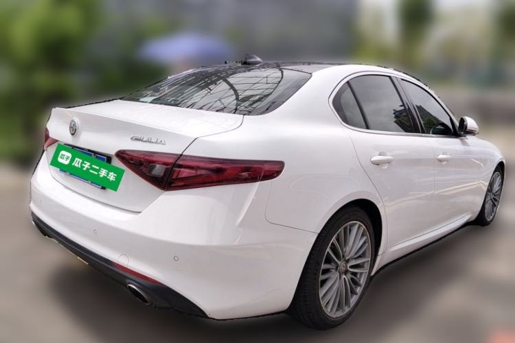 Used Alfa Romeo Giulia 2017 2.0T 280HP Luxury Edition Rear Right 45 Deg