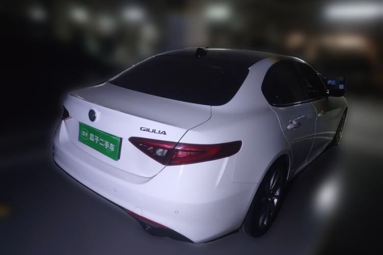 Used Alfa Romeo Giulia 2017 2.0T 200HP Luxury Edition Rear Right 45 Deg