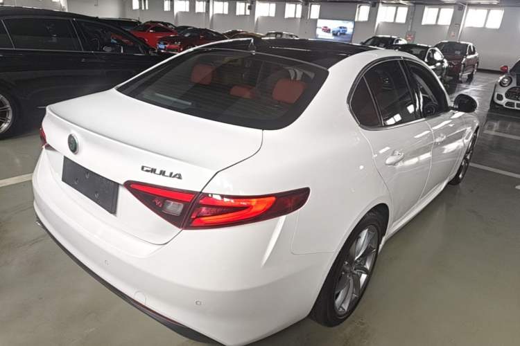 Used Alfa Romeo Giulia 2017 2.0T 200HP Luxury Edition Rear Right 45 Deg