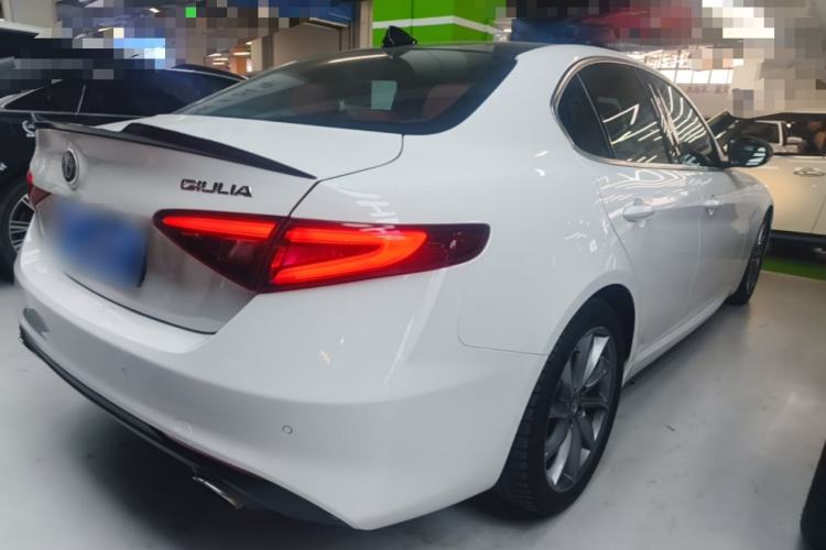 Used Alfa Romeo Giulia 2017 2.0T 280HP Luxury Edition Rear Right 45 Deg