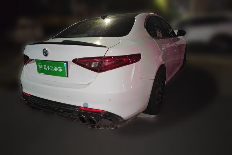 Used Alfa Romeo Giulia 2017 2.0T 280HP Luxury Edition Rear Right 45 Deg