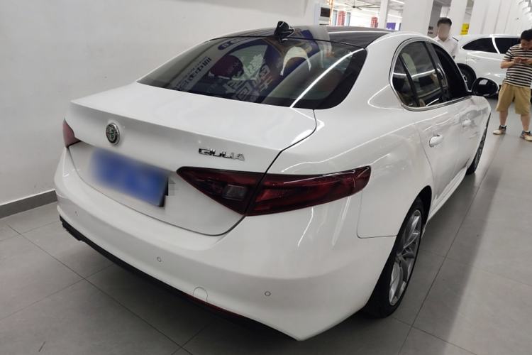 Used Alfa Romeo Giulia 2017 2.0T 200HP Luxury Edition Rear Right 45 Deg