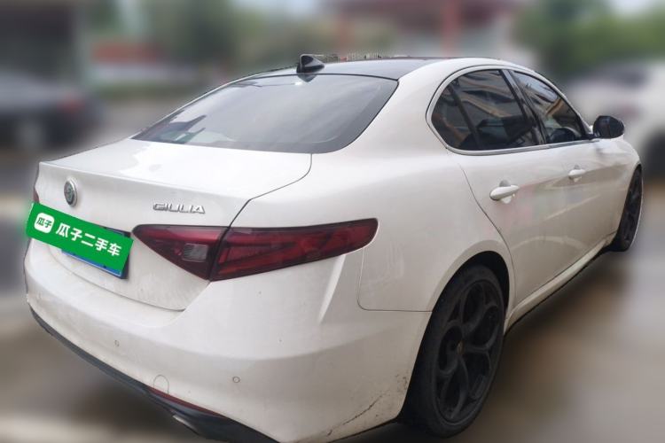 Used Alfa Romeo Giulia 2017 2.0T 280HP Luxury Edition Rear Right 45 Deg