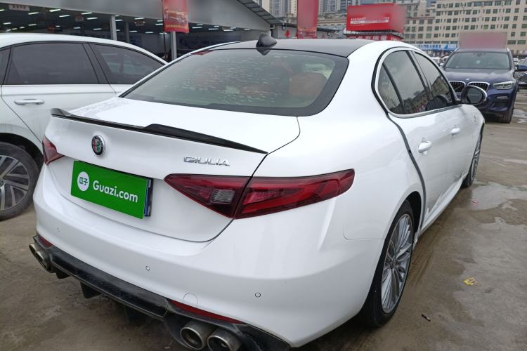 Used Alfa Romeo Giulia 2017 2.0T 280HP Luxury Edition Rear Right 45 Deg