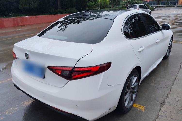 Used Alfa Romeo Giulia 2017 2.0T 200HP Luxury Edition Rear Right 45 Deg