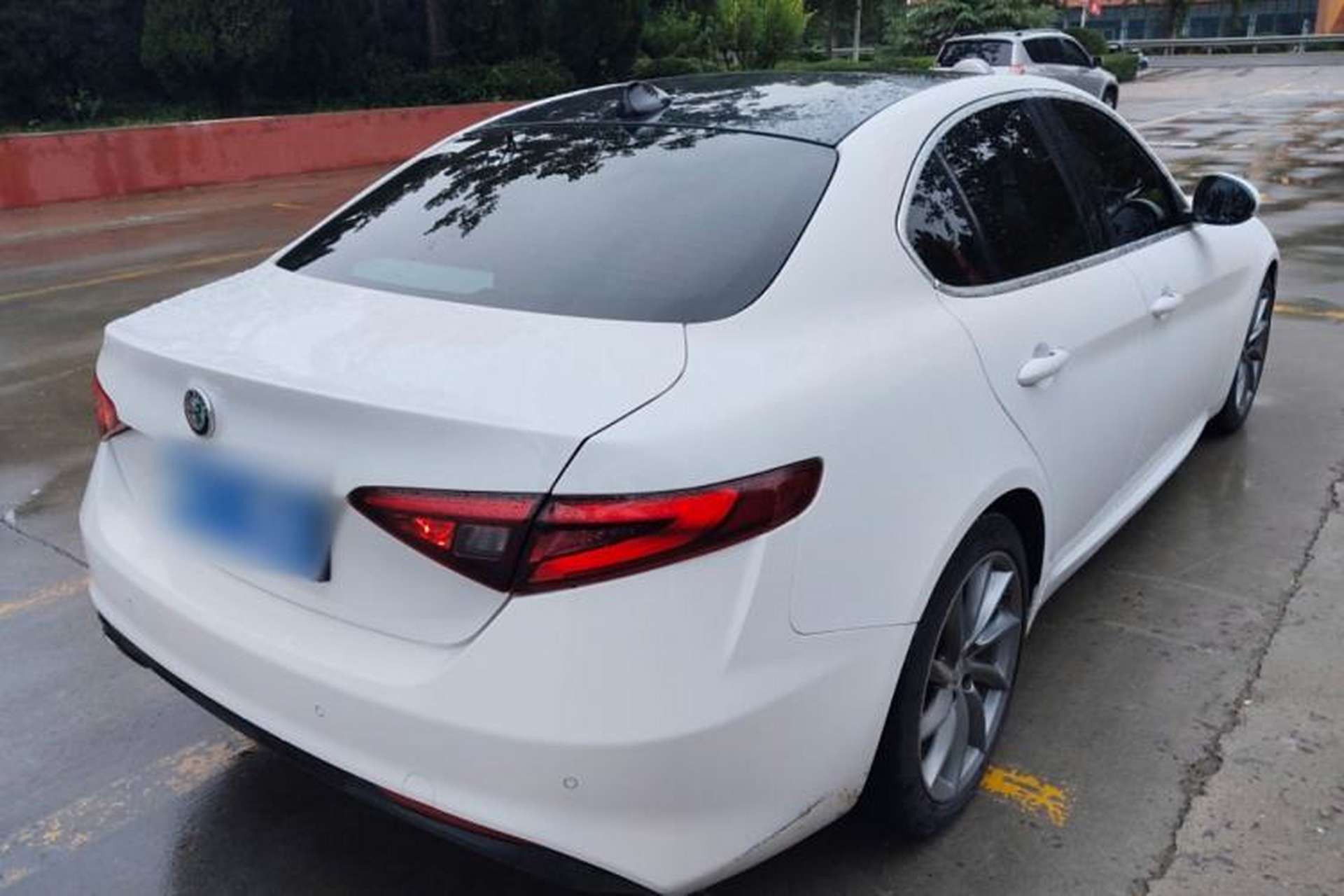 Used Alfa Romeo Giulia 2017 2.0T 200HP Luxury Edition Rear Right 45 Deg