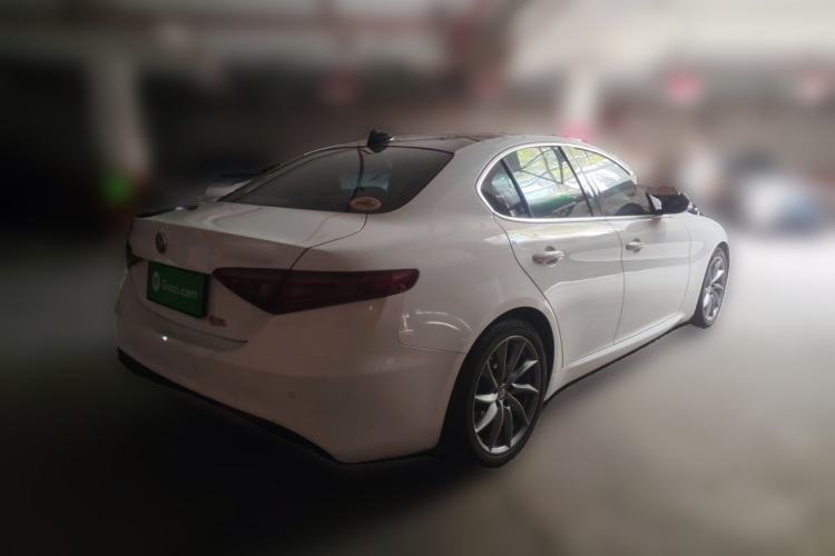 Used Alfa Romeo Giulia 2017 2.0T 200HP Luxury Edition Rear Right 45 Deg