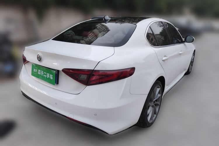 Used Alfa Romeo Giulia 2017 2.0T 200HP Luxury Edition Rear Right 45 Deg