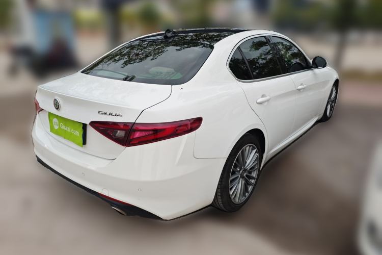 Used Alfa Romeo Giulia 2017 2.0T 280HP Luxury Edition Rear Right 45 Deg